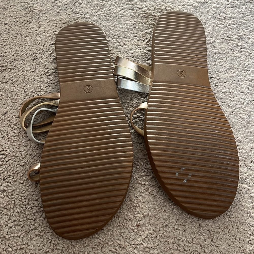 Beautiful sandals - Picture 2 of 2